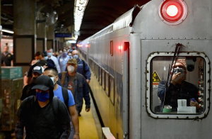 美纽约地铁3天内发生2起无端袭击事件 今年犯罪案已超1800起